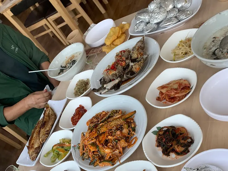 다채로운 스끼다시와 생선구이