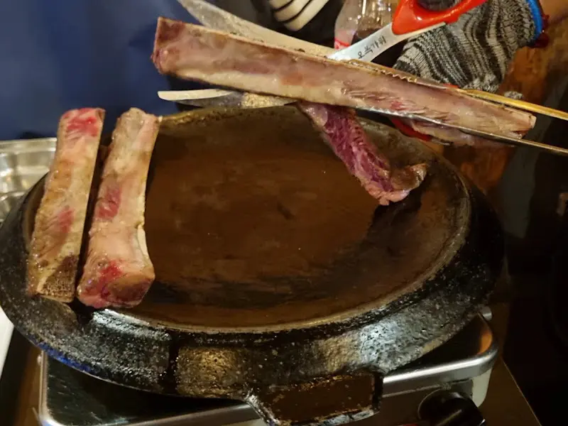 우대갈비 굽는 모습