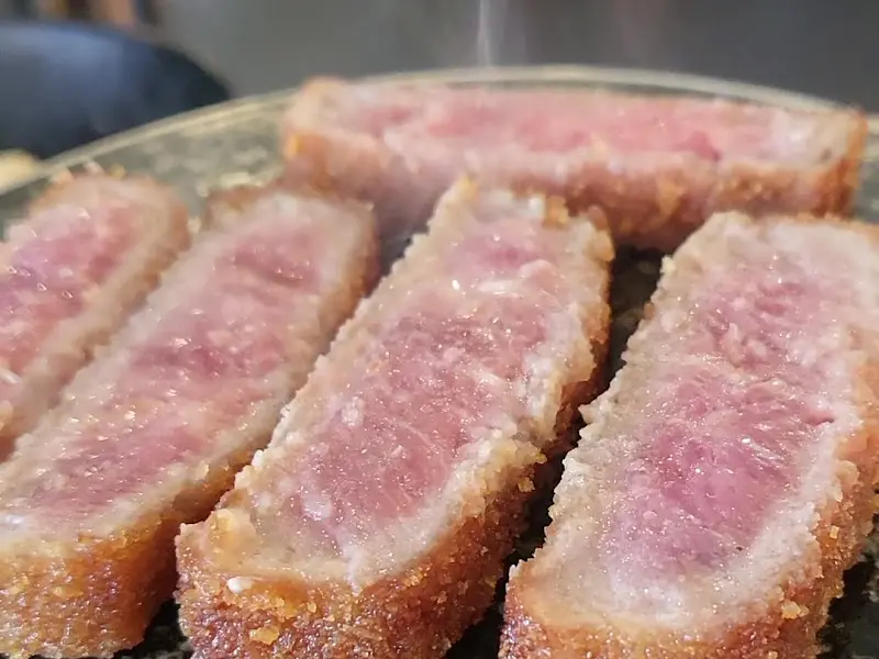 겉바속촉의 정석, 규카츠 단면