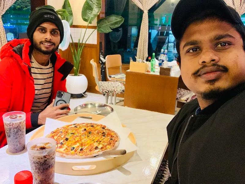 슈퍼피자 방문객