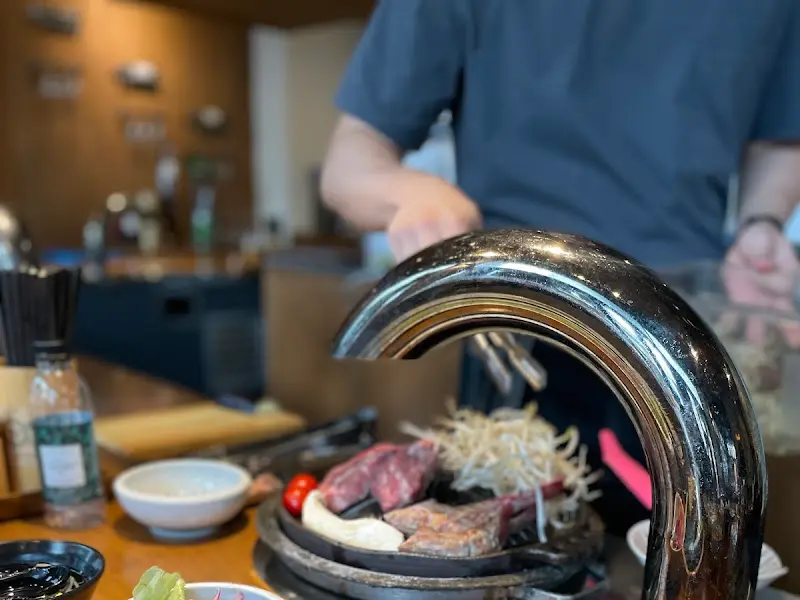 전문가의 손길로 구워지는 양갈비