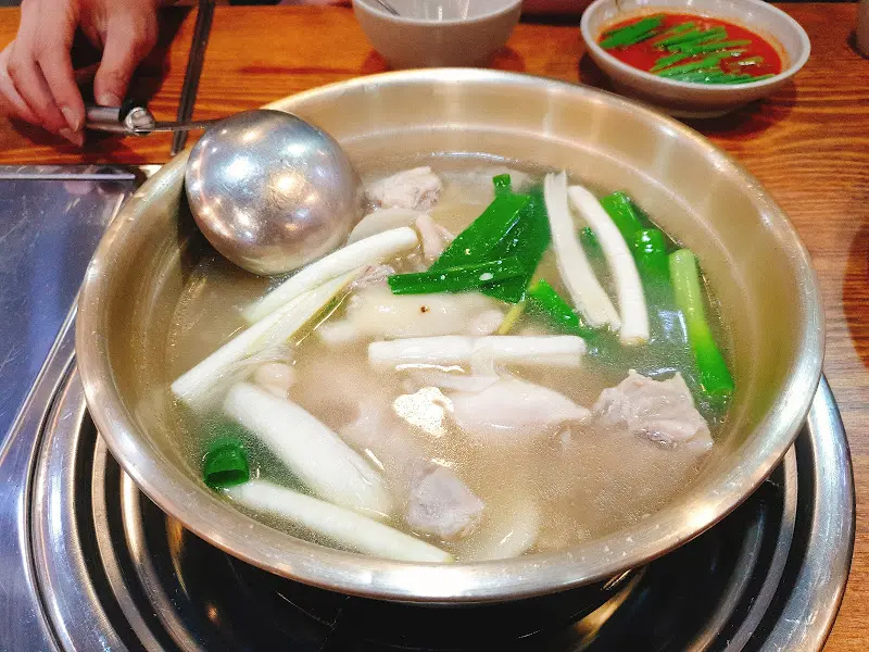 보글보글 끓는 닭한마리