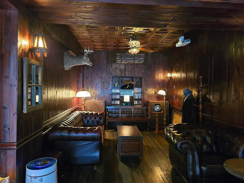 앤틱한 분위기가 물씬 풍기는 Coffee Plaza 내부