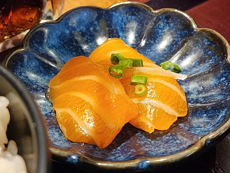 싱싱한 연어 사시미