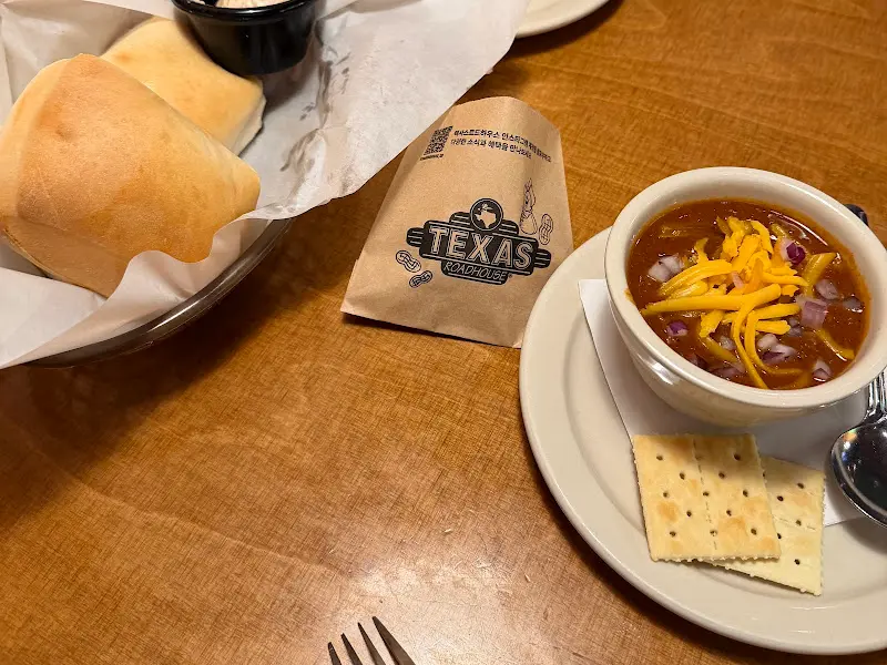 칠리컵과 식전빵