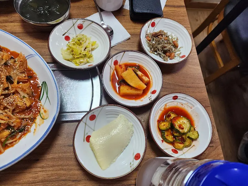 정갈하게 차려진 밑반찬