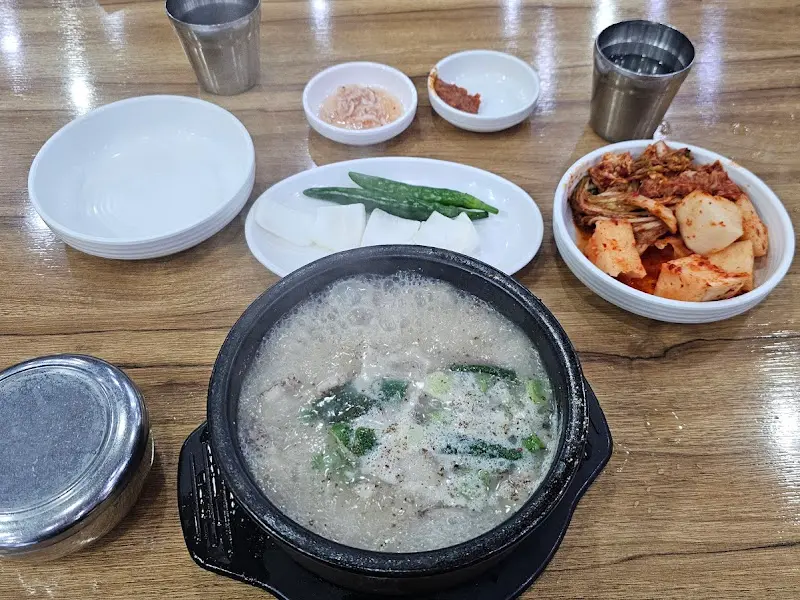 서일순대국 한 상 차림