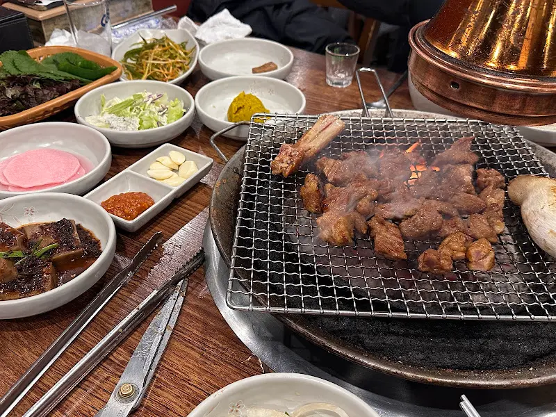 푸짐하게 차려진 밑반찬