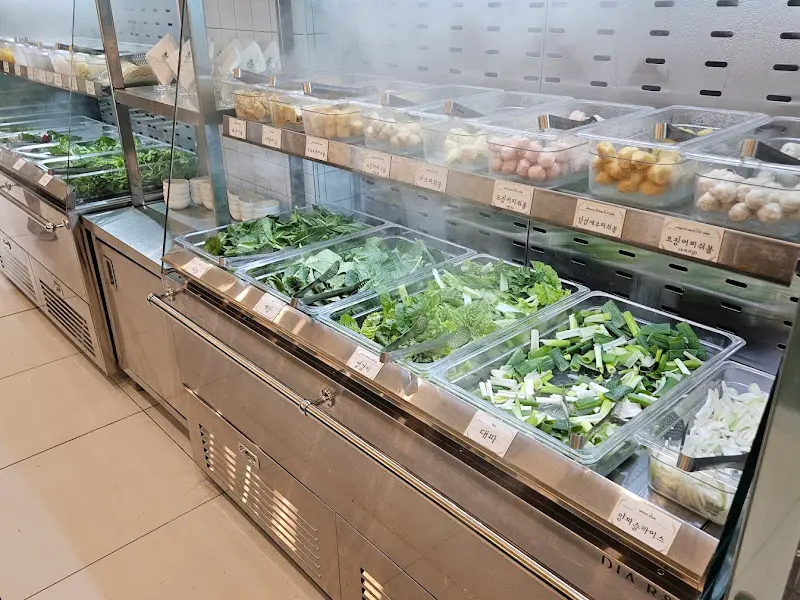신선함이 가득한 샐러드바 코너