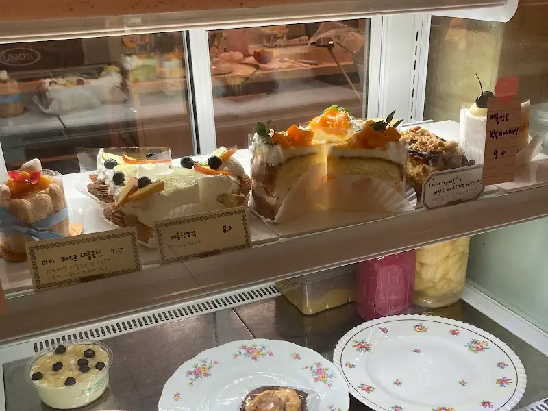 쇼케이스 속 맛있는 케이크들