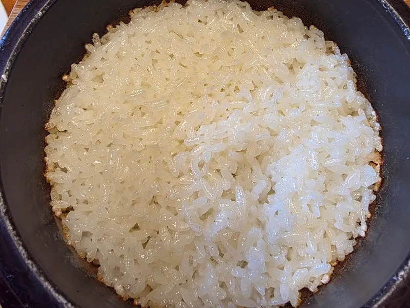 윤기가 흐르는 솥밥