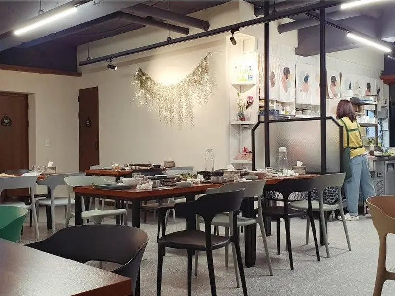 넓고 깔끔한 내부