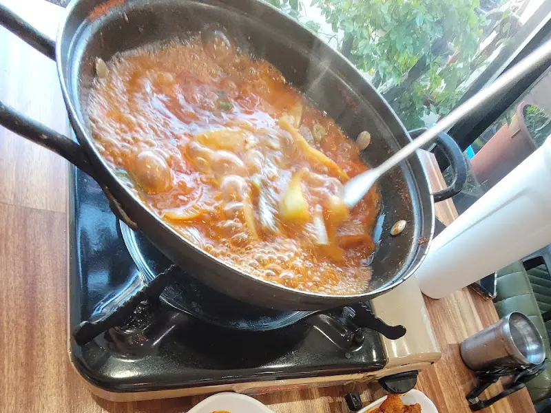 보글보글 끓는 김치찌개