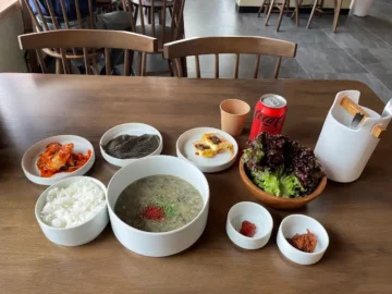 월정리 해변 바라보며 즐기는 따뜻한 집밥, 제주 향토음식 맛집 기행