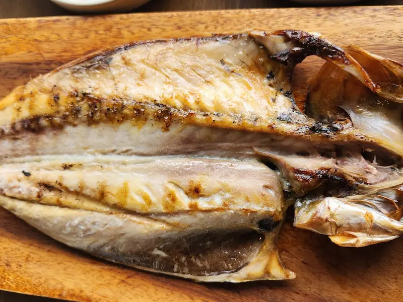 노릇하게 구워진 고등어구이