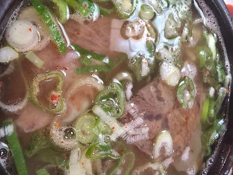 수육곰탕의 풍성한 비주얼