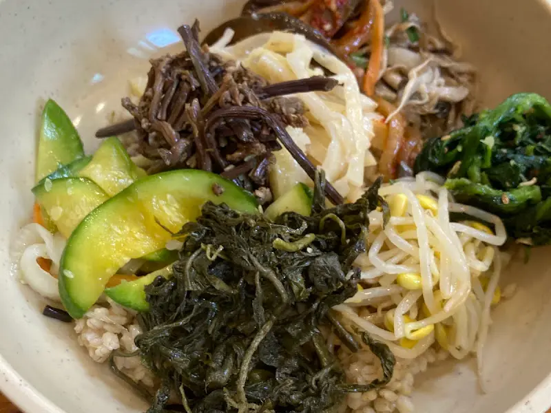 푸짐한 보리밥 한 상