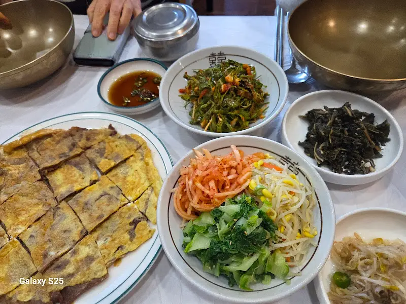 정갈하게 차려진 밑반찬