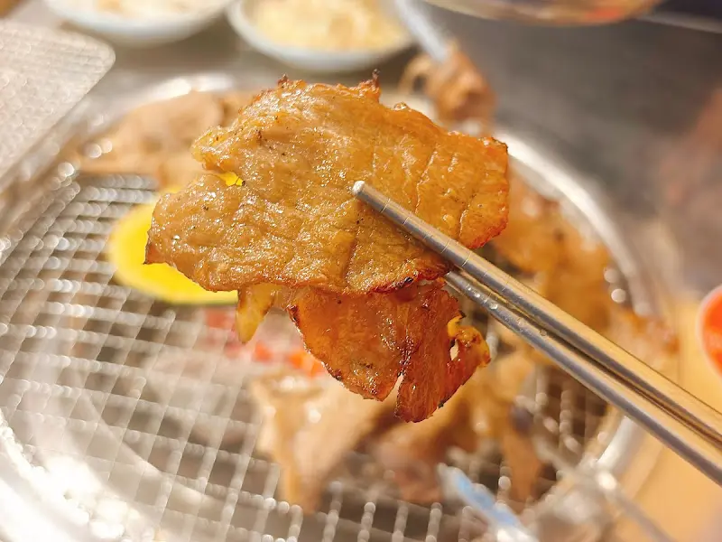 윤기가 흐르는 돼지갈비