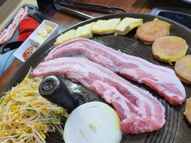 삼겹살과 함께 구워먹는 콩나물