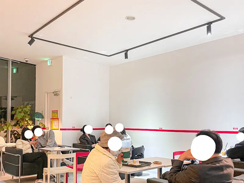 카페 내부 전경