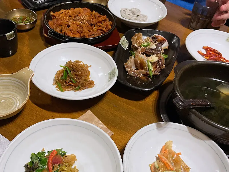 간장게장정식과 제육볶음