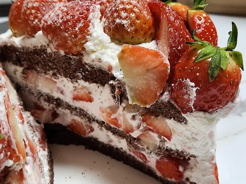 과일한가득 딸기 케이크 단면