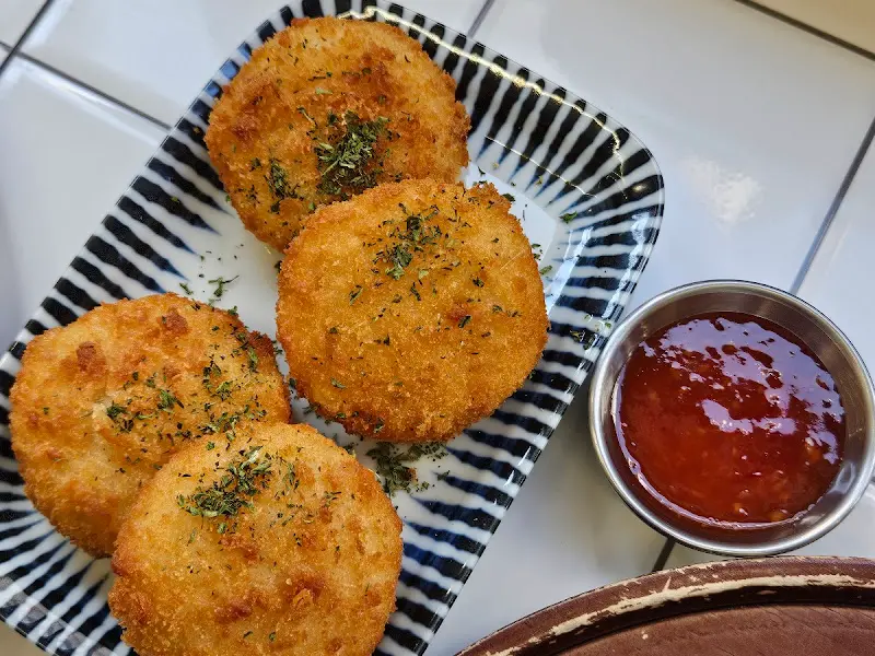 겉바속촉 닭껍질 교자