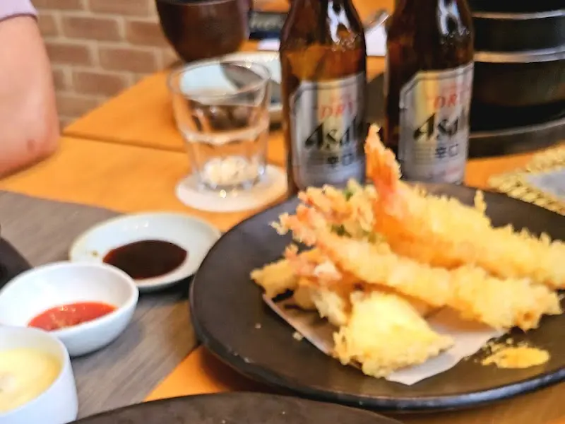 갓 튀겨져 나온 튀김