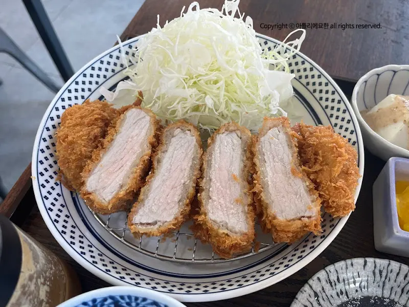 두툼한 돈카츠 단면