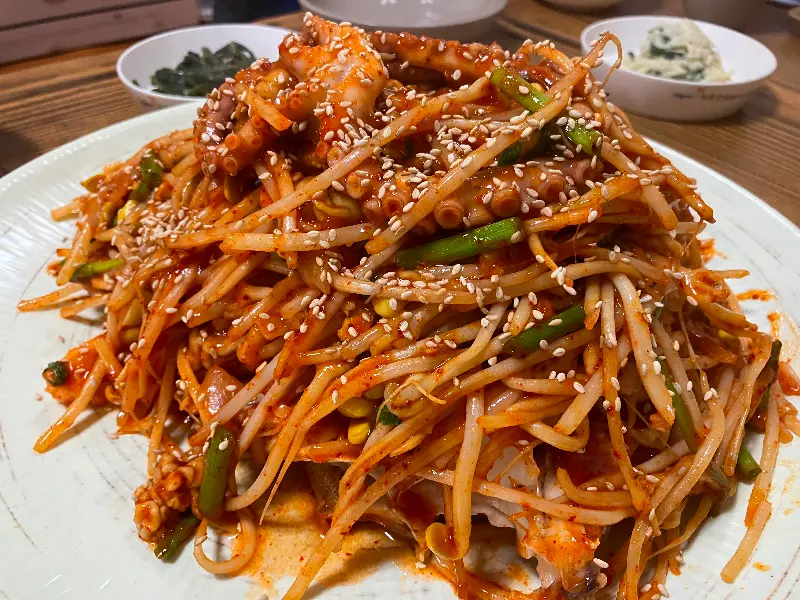 윤기가 흐르는 뽈찜