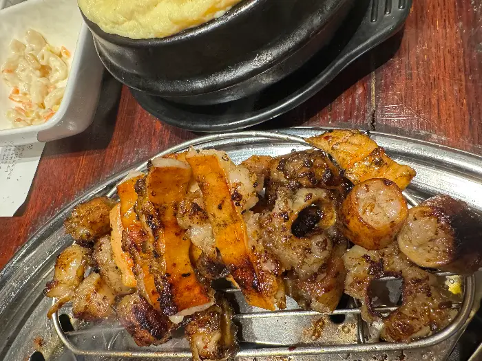 맛있게 익은 양대창 요리