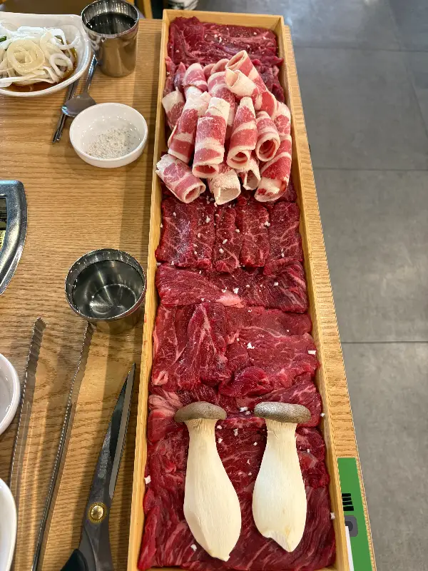 다양한 부위가 담긴 소고기 세트