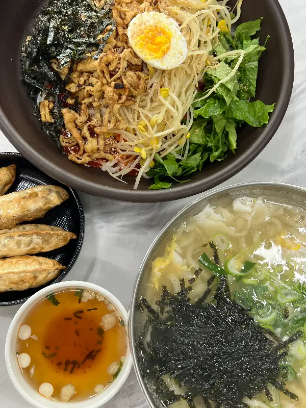 비빔국수, 칼제비, 만두