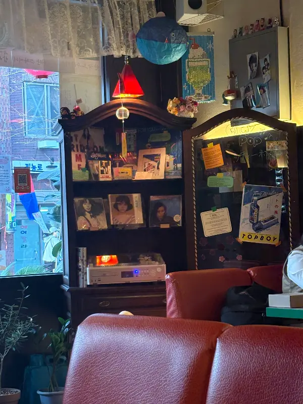 킷사핫피엔도 내부 인테리어