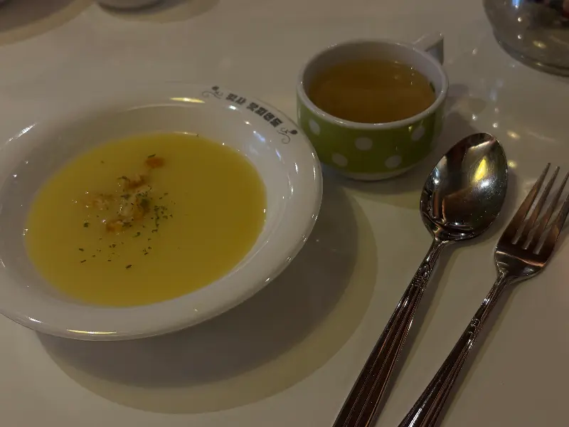 킷사핫피엔도 좌석