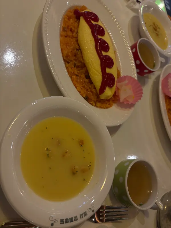 킷사핫피엔도 내부 소품