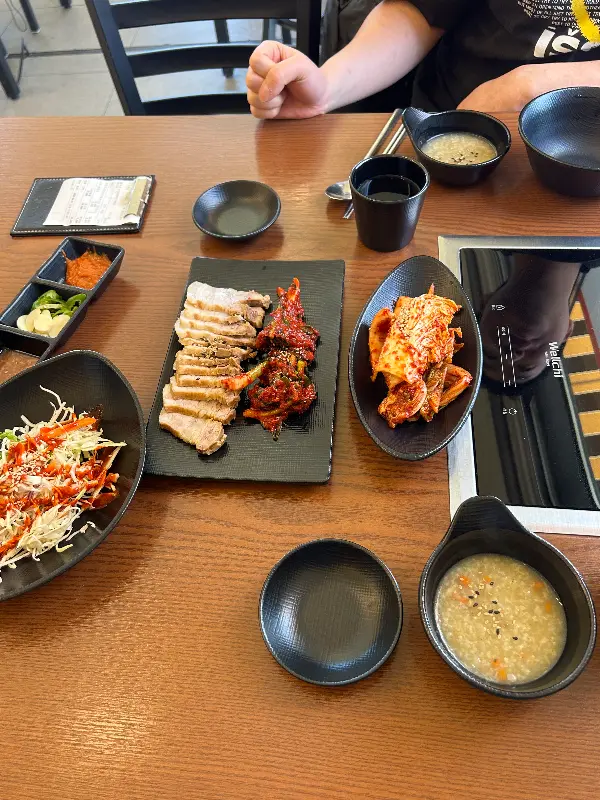 다양한 곁들임 메뉴