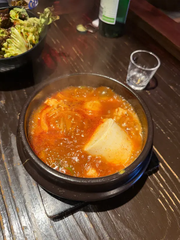 보글보글 끓는 순두부찌개
