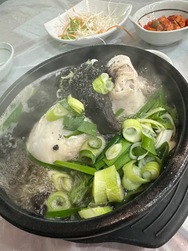 능이버섯이 듬뿍 들어간 오리백숙