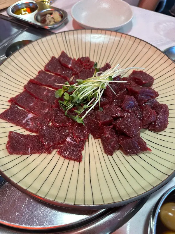 신선함이 느껴지는 육회