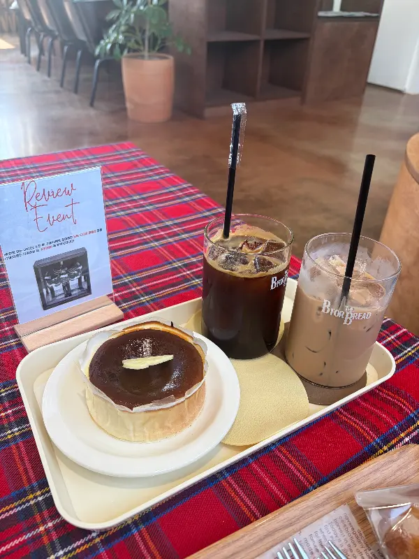 두바이 소금빵과 라떼