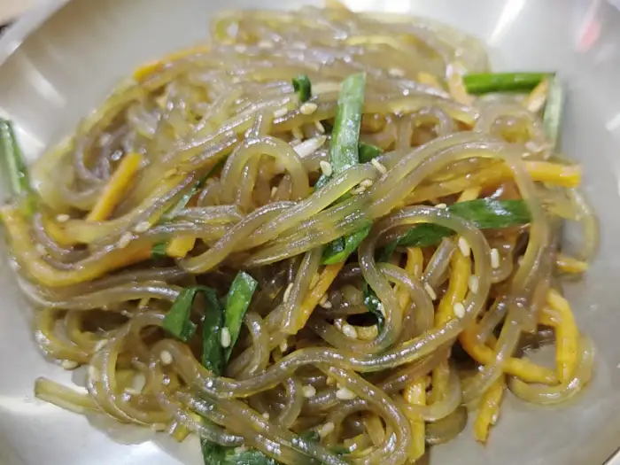 맛있게 무쳐진 잡채