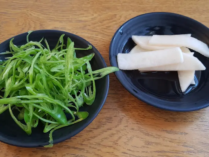 가게 외관과 간판 사진