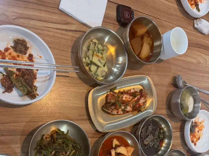 정갈하게 차려진 다양한 남도식 반찬들
