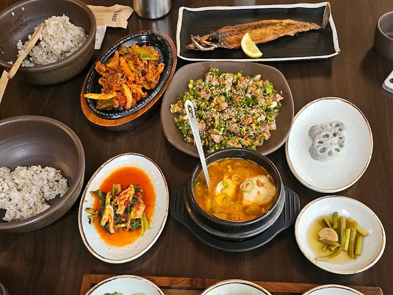 푸짐한 한 상 차림 전체 샷