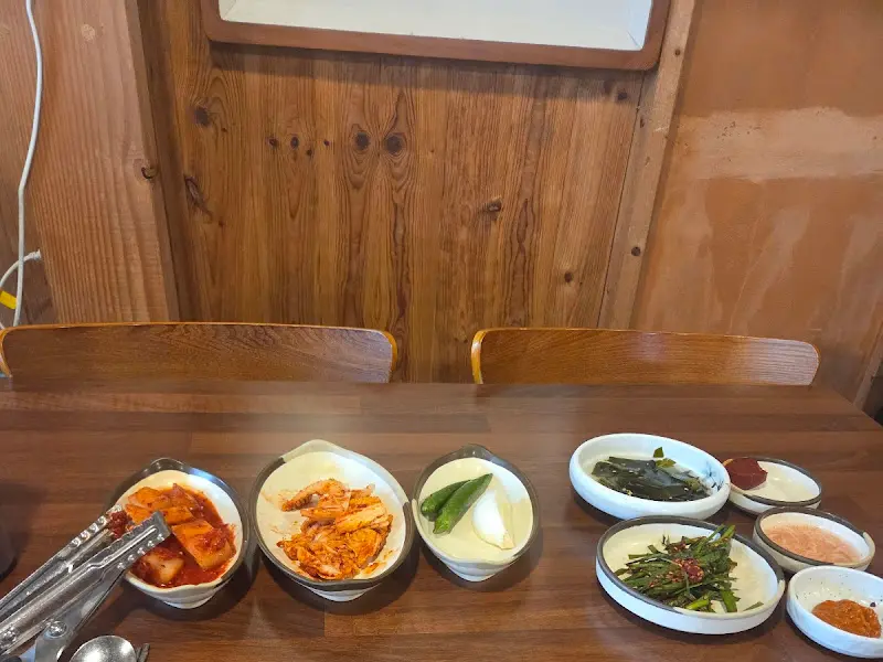 가마솥 내부 테이블 세팅