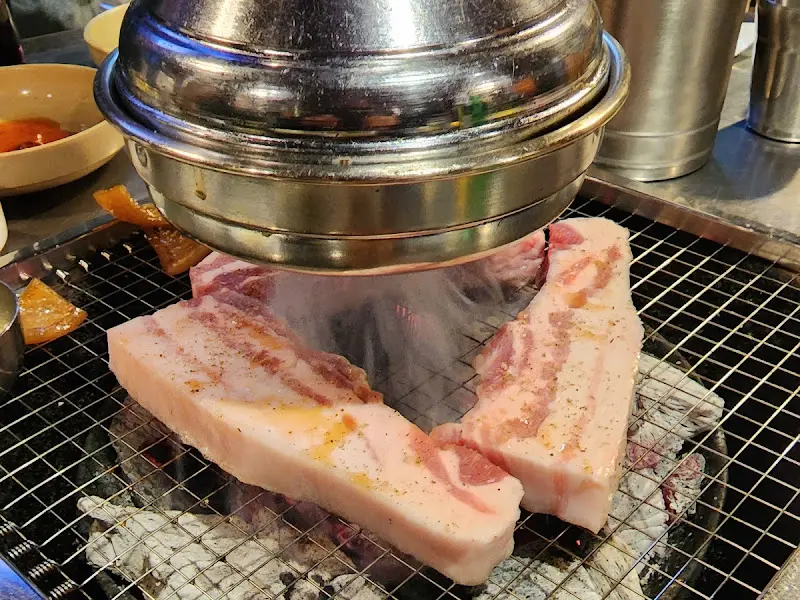 두툼한 돼지고기