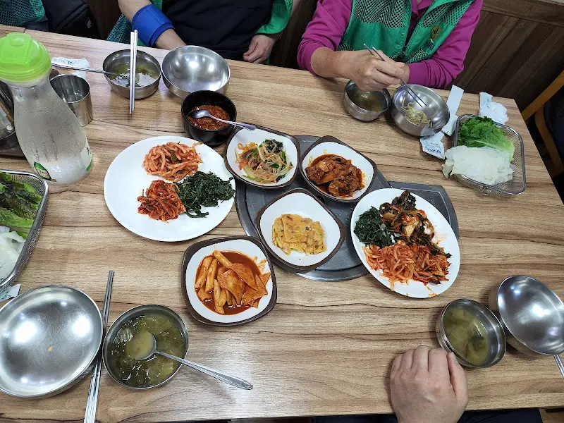 푸짐한 뷔페식 반찬