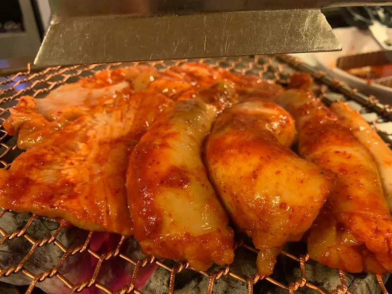 숯불 위에서 익어가는 대창